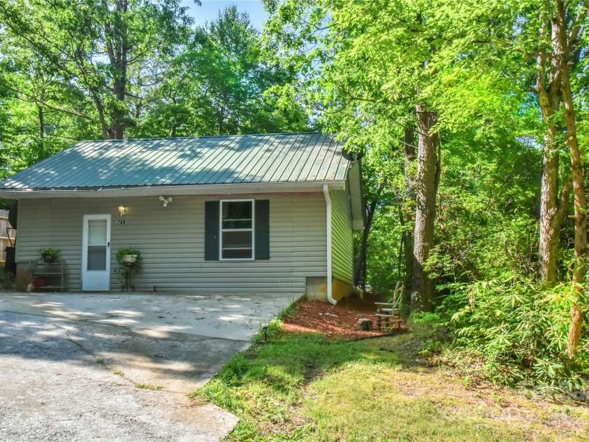 210 Craggy Street, Black Mountain, NC 28711.  MLS# CAR4238404, YatesRealty ID 4531. 