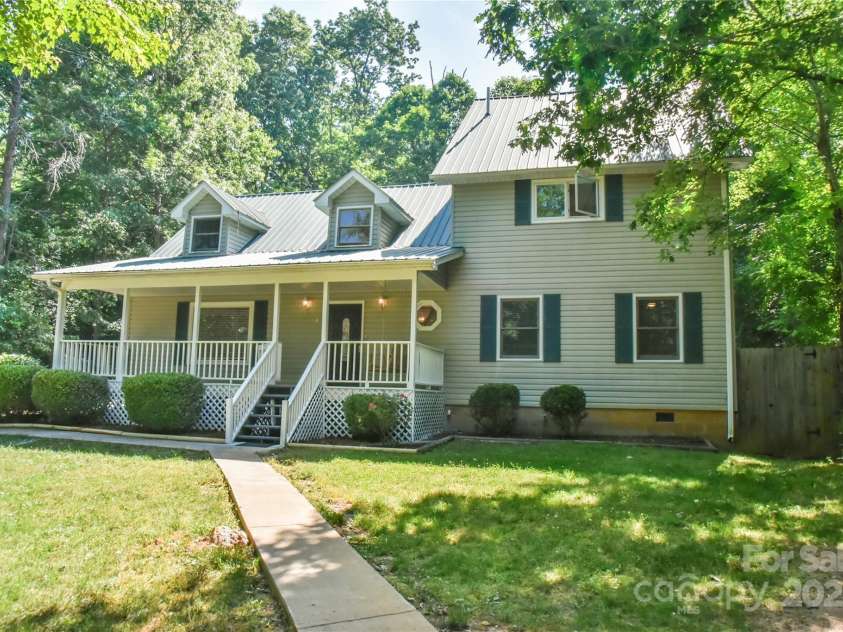 210 Craggy Street, Black Mountain, NC 28711.  MLS# CAR4238404, YatesRealty ID 4531. Main House Front View