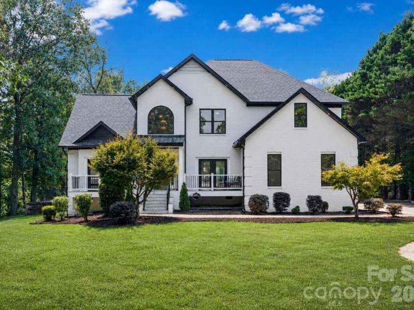 9827 Potter Road, Matthews, NC 28104.  MLS# CAR4406381, YatesRealty ID 45310. 