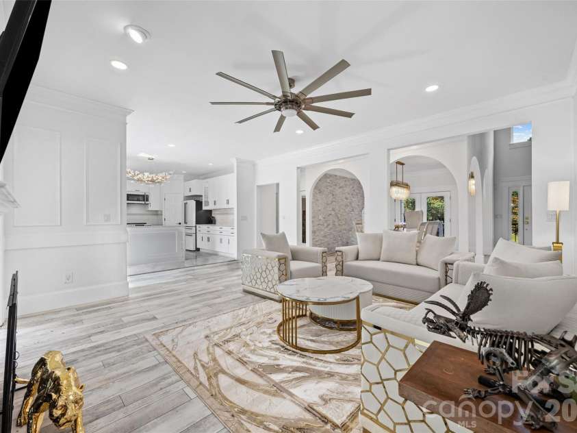9827 Potter Road, Matthews, NC 28104.  MLS# CAR4406381, YatesRealty ID 45310. 