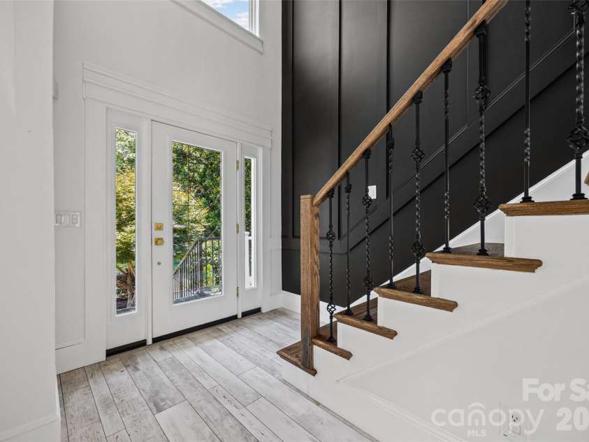 9827 Potter Road, Matthews, NC 28104.  MLS# CAR4406381, YatesRealty ID 45310. 