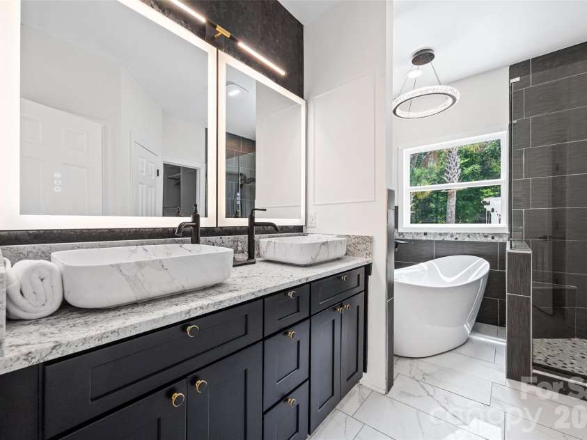 9827 Potter Road, Matthews, NC 28104.  MLS# CAR4406381, YatesRealty ID 45310. 