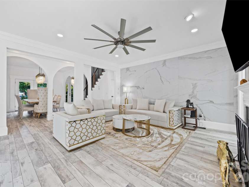 9827 Potter Road, Matthews, NC 28104.  MLS# CAR4406381, YatesRealty ID 45310. 