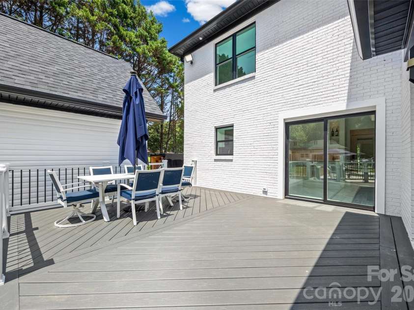 9827 Potter Road, Matthews, NC 28104.  MLS# CAR4406381, YatesRealty ID 45310. 