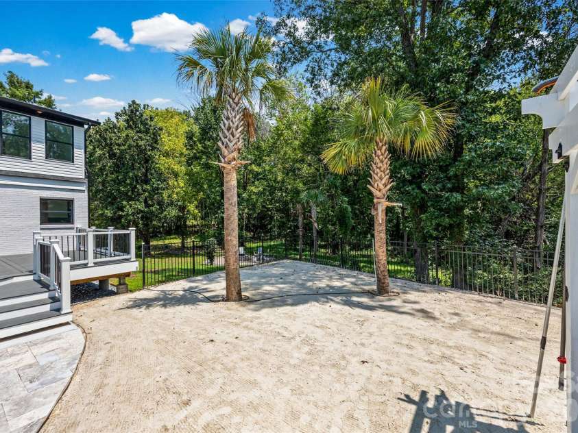 9827 Potter Road, Matthews, NC 28104.  MLS# CAR4406381, YatesRealty ID 45310. 