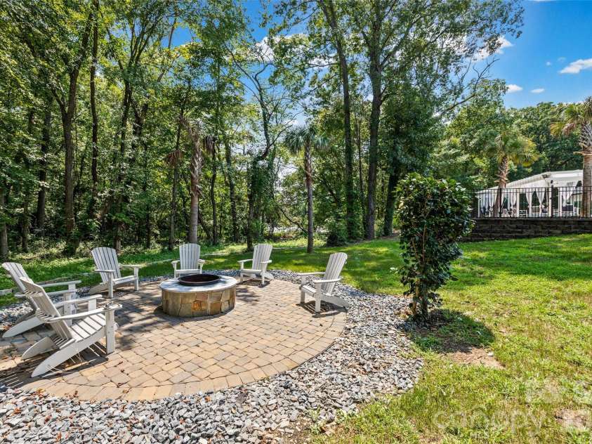 9827 Potter Road, Matthews, NC 28104.  MLS# CAR4406381, YatesRealty ID 45310. 