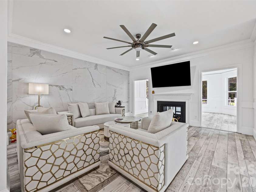 9827 Potter Road, Matthews, NC 28104.  MLS# CAR4406381, YatesRealty ID 45310. 