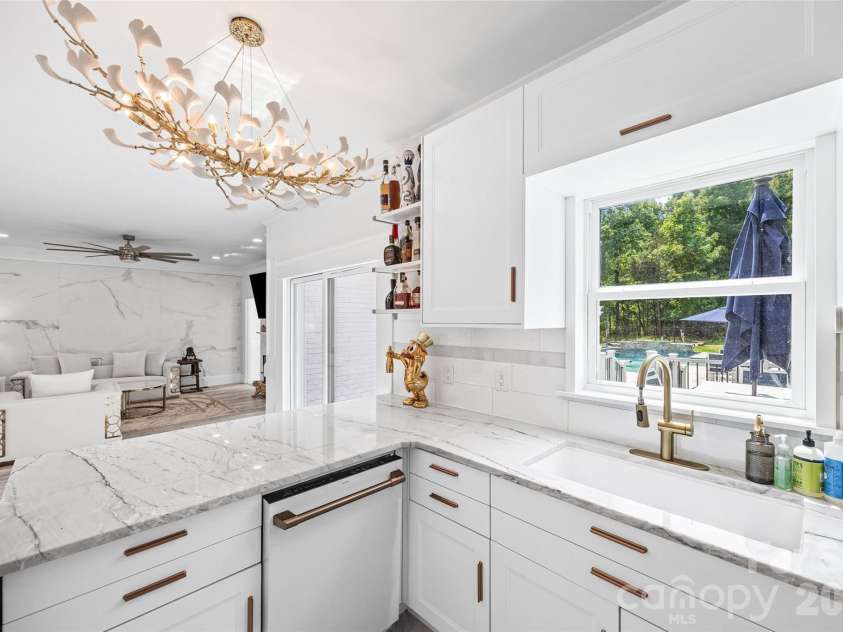 9827 Potter Road, Matthews, NC 28104.  MLS# CAR4406381, YatesRealty ID 45310. 