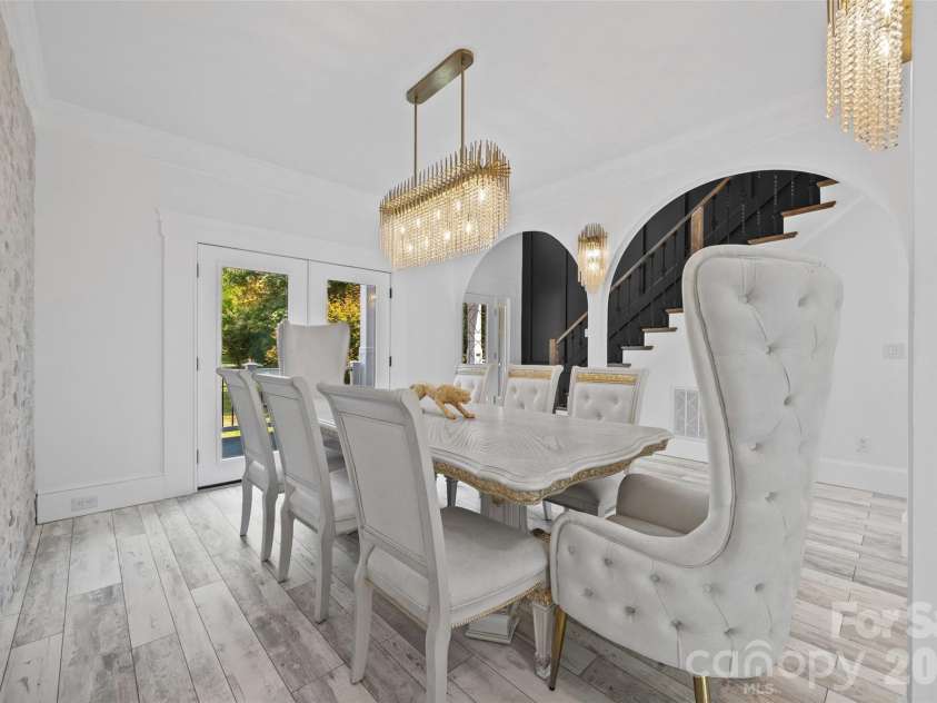 9827 Potter Road, Matthews, NC 28104.  MLS# CAR4406381, YatesRealty ID 45310. 