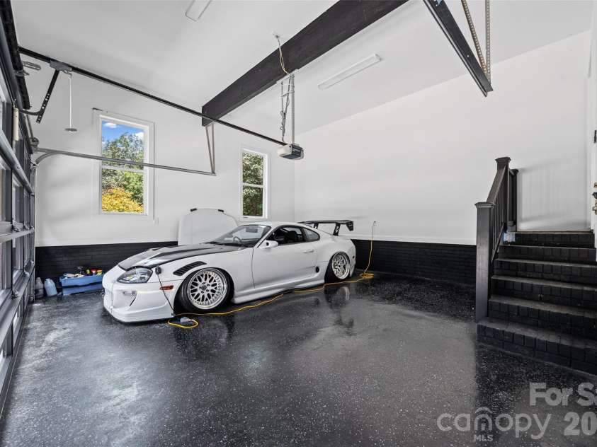 9827 Potter Road, Matthews, NC 28104.  MLS# CAR4406381, YatesRealty ID 45310. 