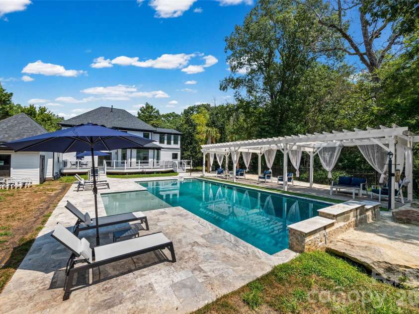 9827 Potter Road, Matthews, NC 28104.  MLS# CAR4406381, YatesRealty ID 45310. 