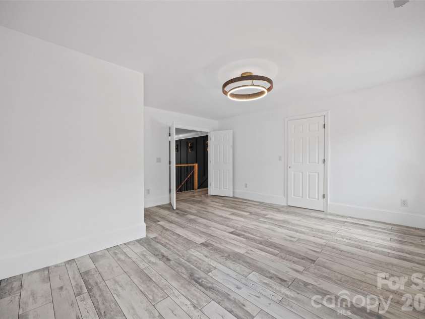 9827 Potter Road, Matthews, NC 28104.  MLS# CAR4406381, YatesRealty ID 45310. 