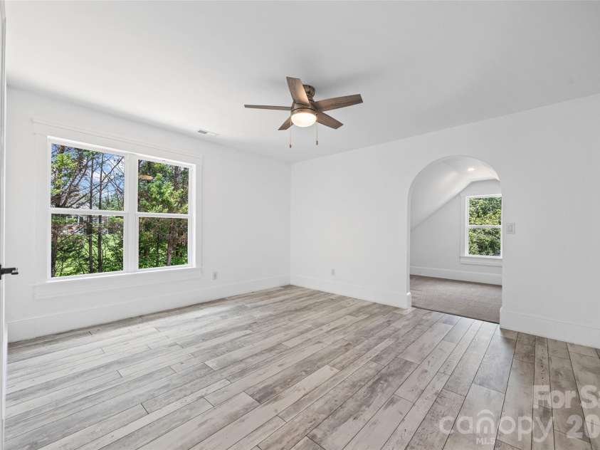 9827 Potter Road, Matthews, NC 28104.  MLS# CAR4406381, YatesRealty ID 45310. 