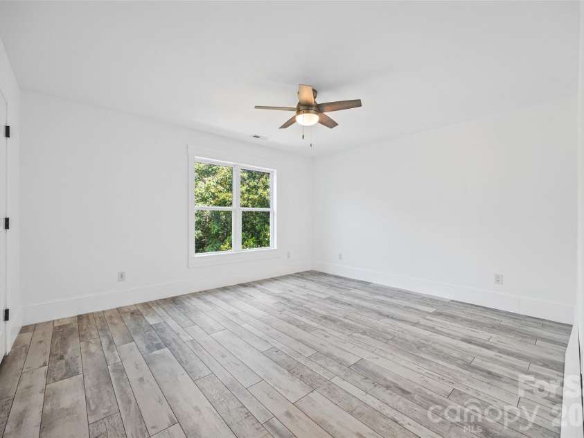 9827 Potter Road, Matthews, NC 28104.  MLS# CAR4406381, YatesRealty ID 45310. 