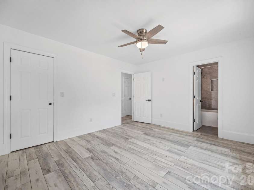 9827 Potter Road, Matthews, NC 28104.  MLS# CAR4406381, YatesRealty ID 45310. 