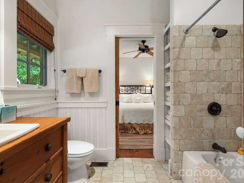 21 Corkscrew Way, Sylva, NC 28779.  MLS# CAR4415354, YatesRealty ID 45312. 