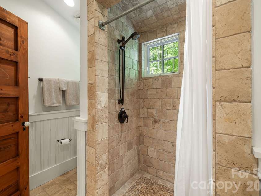 21 Corkscrew Way, Sylva, NC 28779.  MLS# CAR4415354, YatesRealty ID 45312. 