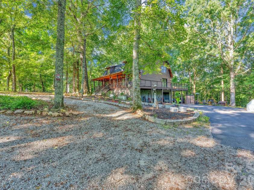 2440 Mount Lebanon Road, Campobello, SC 29322.  MLS# CAR4416231, YatesRealty ID 45313. Frint Yard area