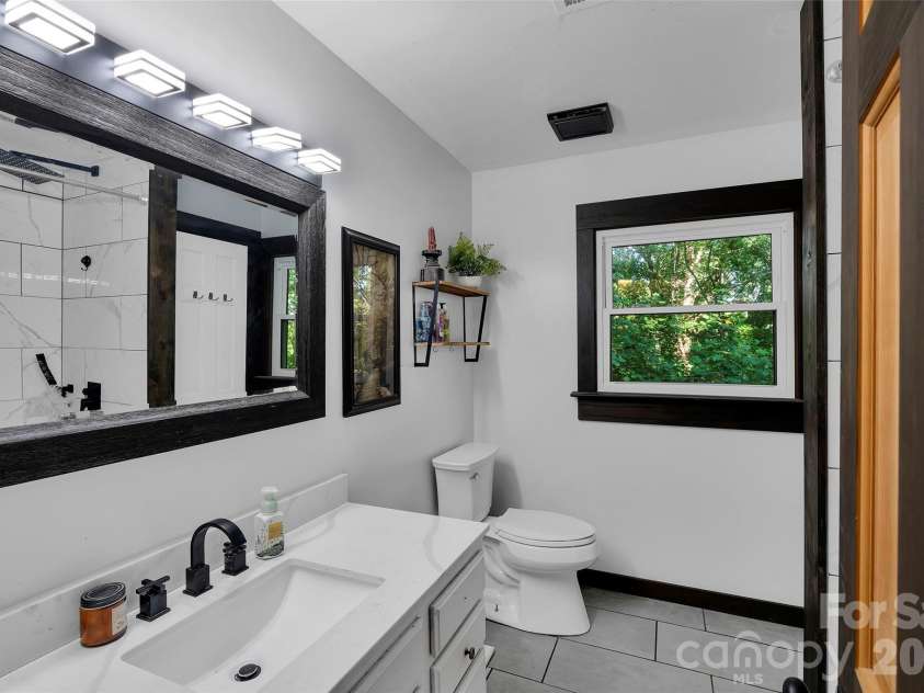 2440 Mount Lebanon Road, Campobello, SC 29322.  MLS# CAR4416231, YatesRealty ID 45313. Upper Bathroom