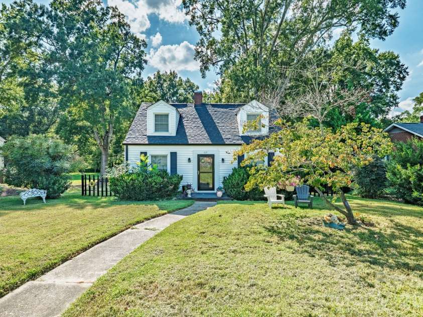 627 6th Street, Albemarle, NC 28001.  MLS# CAR4415919, YatesRealty ID 45315. 