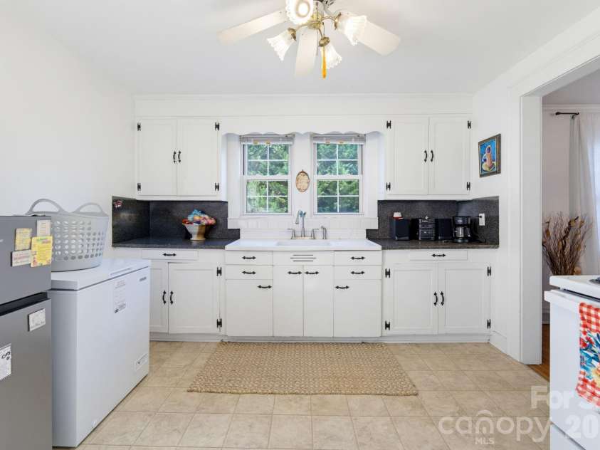 627 6th Street, Albemarle, NC 28001.  MLS# CAR4415919, YatesRealty ID 45315. 