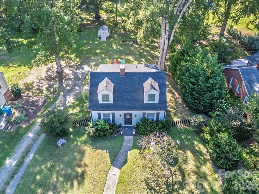 627 6th Street, Albemarle, NC 28001.  MLS# CAR4415919, YatesRealty ID 45315. 