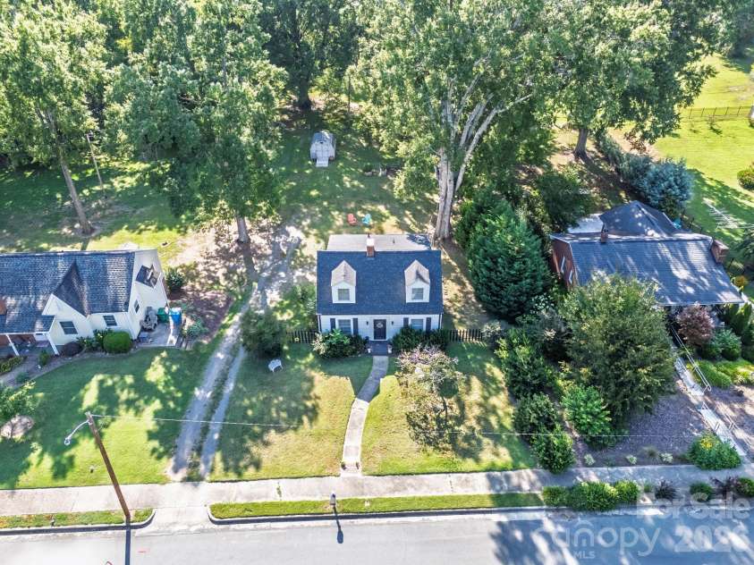 627 6th Street, Albemarle, NC 28001.  MLS# CAR4415919, YatesRealty ID 45315. 