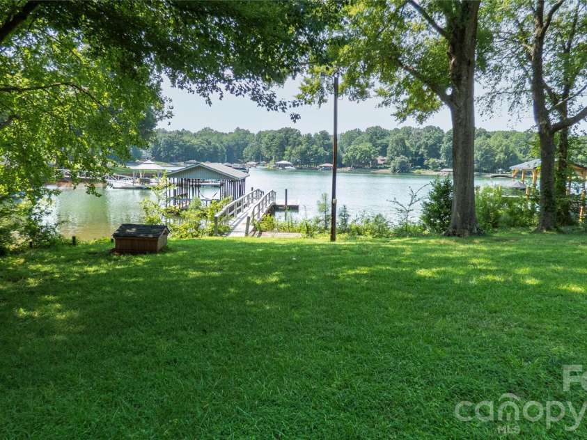 115 Rainbow Lane, Mooresville, NC 28117.  MLS# CAR4413654, YatesRealty ID 45316. 