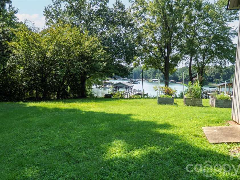 115 Rainbow Lane, Mooresville, NC 28117.  MLS# CAR4413654, YatesRealty ID 45316. 