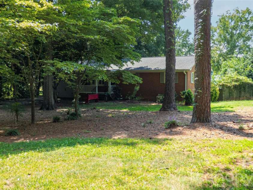 115 Rainbow Lane, Mooresville, NC 28117.  MLS# CAR4413654, YatesRealty ID 45316. 