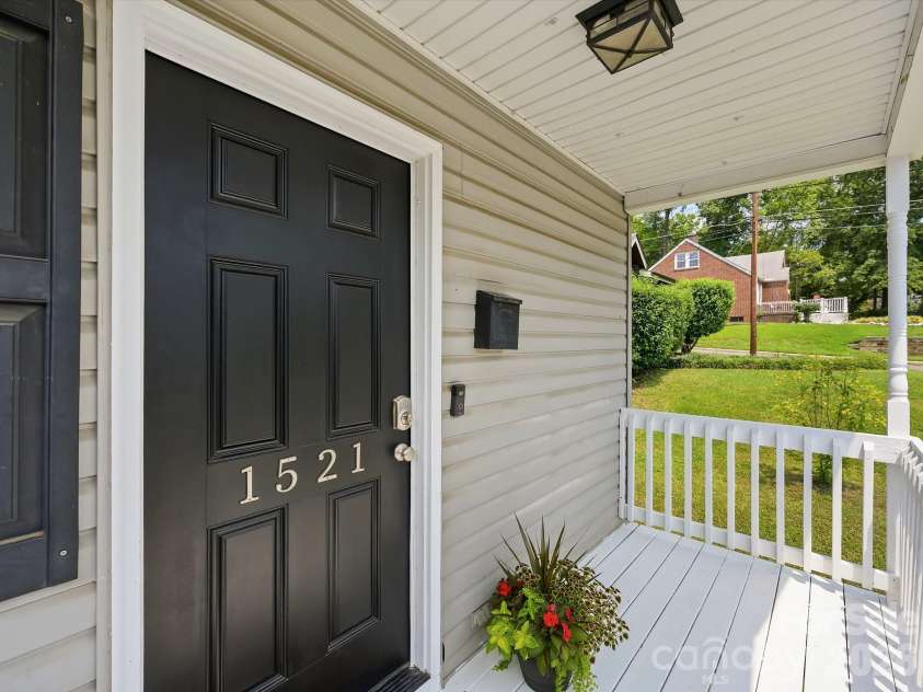 1521 Sumter Avenue, Charlotte, NC 28208.  MLS# CAR4409474, YatesRealty ID 45317. Front Porch