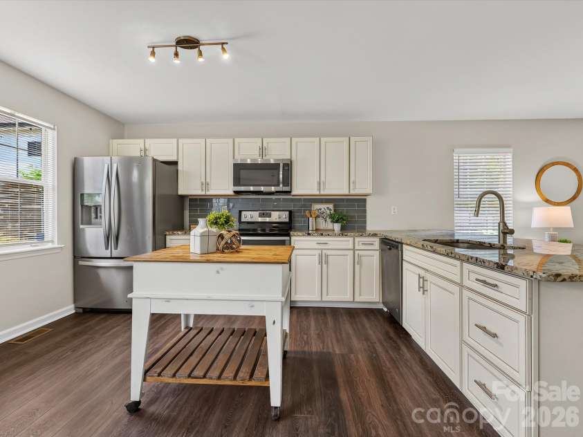 1521 Sumter Avenue, Charlotte, NC 28208.  MLS# CAR4409474, YatesRealty ID 45317. Kitchen