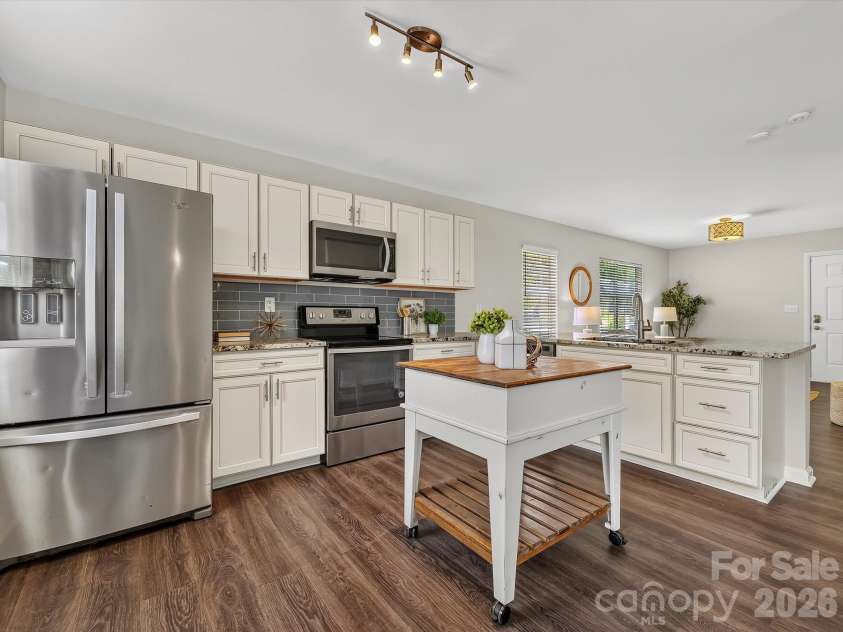 1521 Sumter Avenue, Charlotte, NC 28208.  MLS# CAR4409474, YatesRealty ID 45317. Kitchen