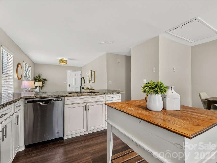 1521 Sumter Avenue, Charlotte, NC 28208.  MLS# CAR4409474, YatesRealty ID 45317. Kitchen