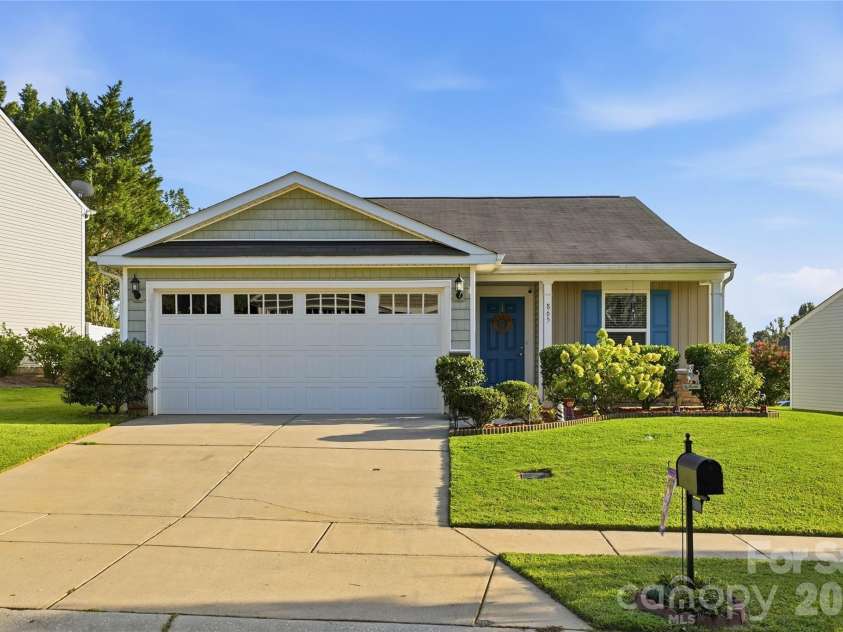 865 Willow Creek Drive, Gastonia, NC 28054.  MLS# CAR4415950, YatesRealty ID 45318. 