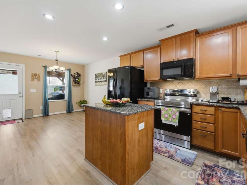 865 Willow Creek Drive, Gastonia, NC 28054.  MLS# CAR4415950, YatesRealty ID 45318. 