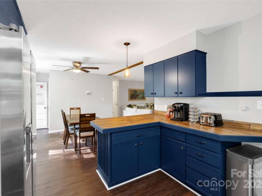 23 Springwood Drive, Asheville, NC 28805.  MLS# CAR4292511, YatesRealty ID 4532. 