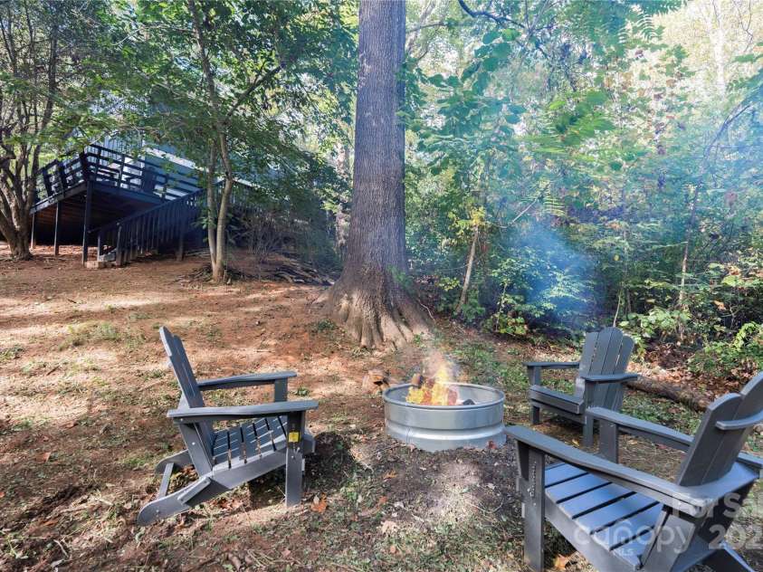 23 Springwood Drive, Asheville, NC 28805.  MLS# CAR4292511, YatesRealty ID 4532. 