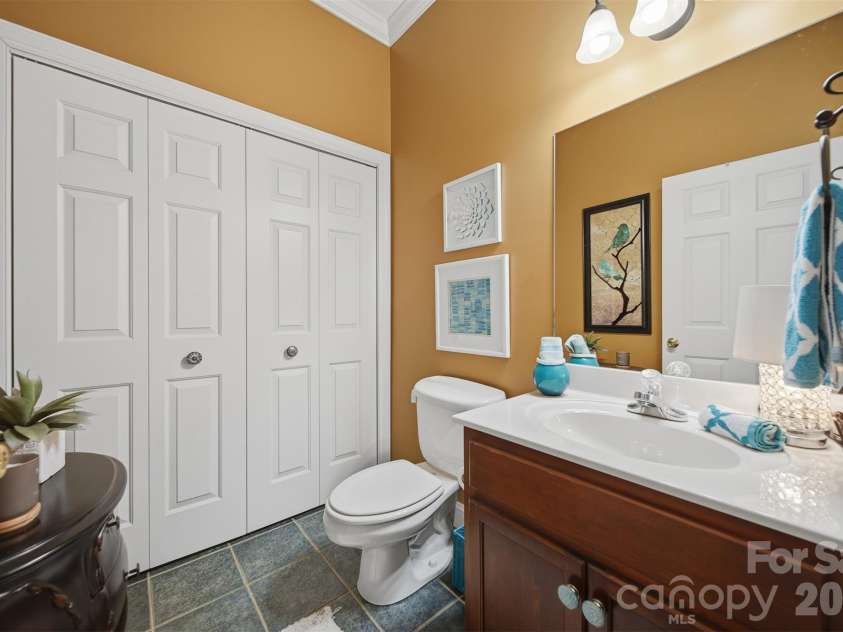 4410 1st Street Drive, Hickory, NC 28601.  MLS# CAR4318424, YatesRealty ID 4532. 