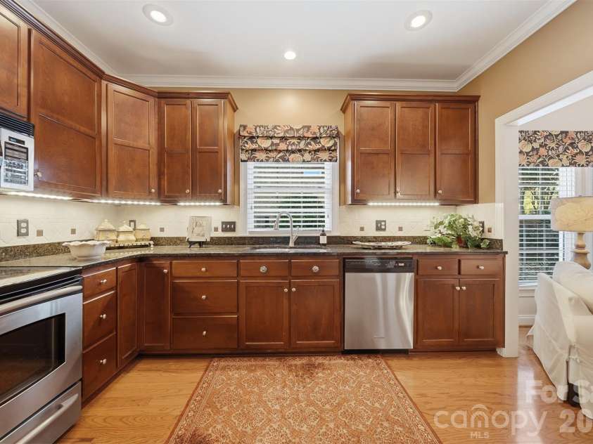 4410 1st Street Drive, Hickory, NC 28601.  MLS# CAR4318424, YatesRealty ID 4532. 