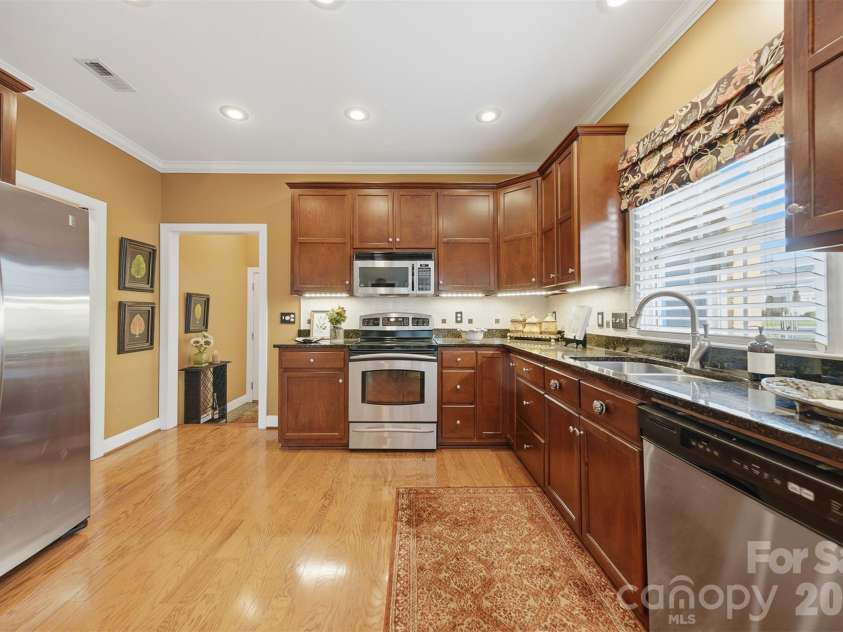 4410 1st Street Drive, Hickory, NC 28601.  MLS# CAR4318424, YatesRealty ID 4532. 