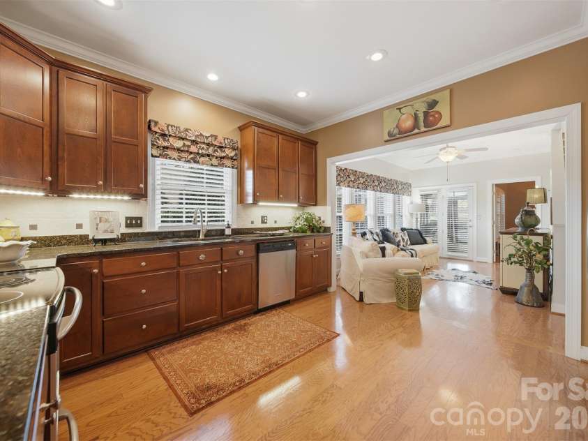 4410 1st Street Drive, Hickory, NC 28601.  MLS# CAR4318424, YatesRealty ID 4532. 