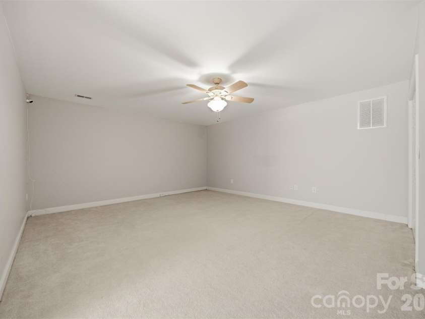 4410 1st Street Drive, Hickory, NC 28601.  MLS# CAR4318424, YatesRealty ID 4532. 