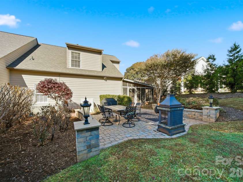4410 1st Street Drive, Hickory, NC 28601.  MLS# CAR4318424, YatesRealty ID 4532. 
