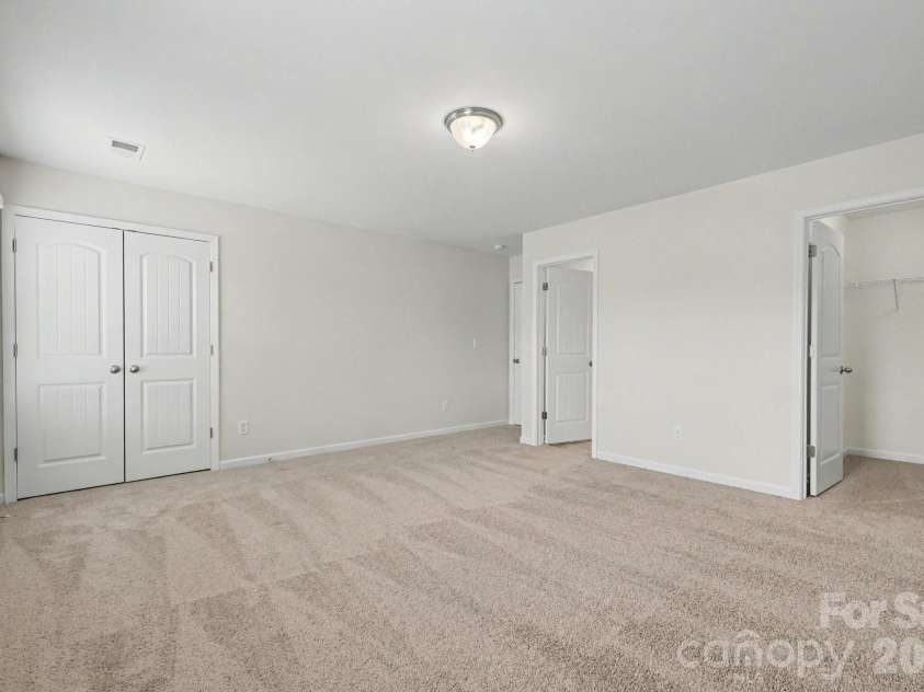 2318 Sonoma Valley Drive, Charlotte, NC 28214.  MLS# CAR4411062, YatesRealty ID 45320. 