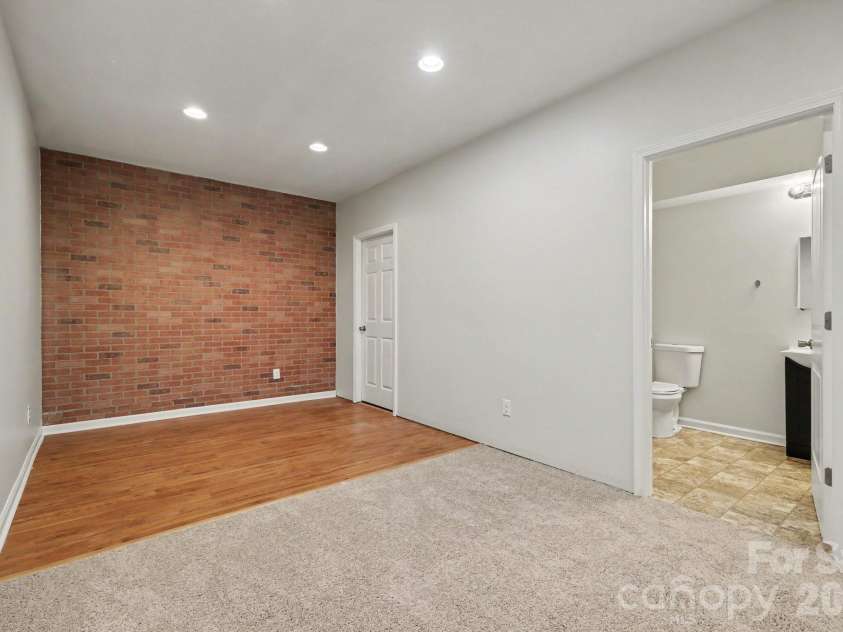 2318 Sonoma Valley Drive, Charlotte, NC 28214.  MLS# CAR4411062, YatesRealty ID 45320. 