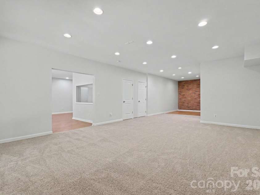 2318 Sonoma Valley Drive, Charlotte, NC 28214.  MLS# CAR4411062, YatesRealty ID 45320. 