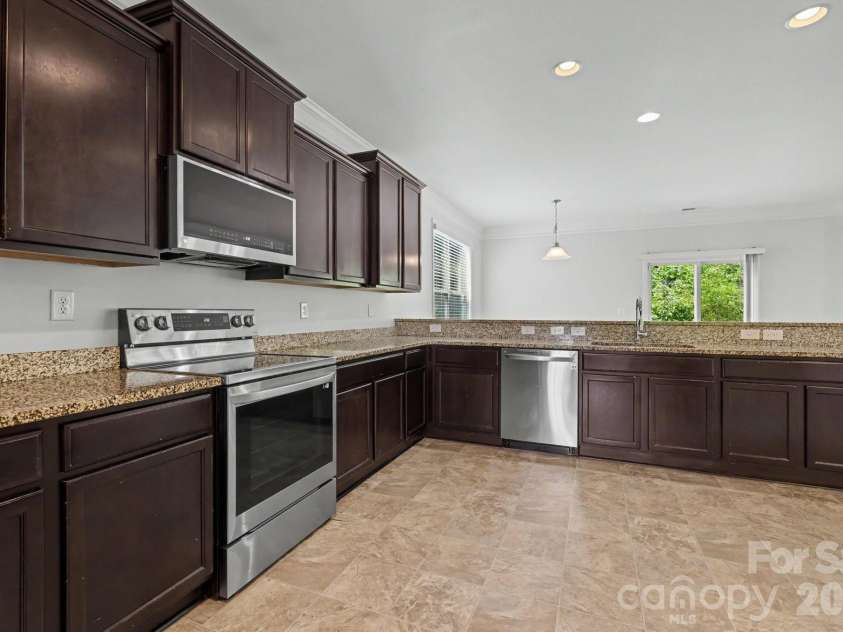 2318 Sonoma Valley Drive, Charlotte, NC 28214.  MLS# CAR4411062, YatesRealty ID 45320. 