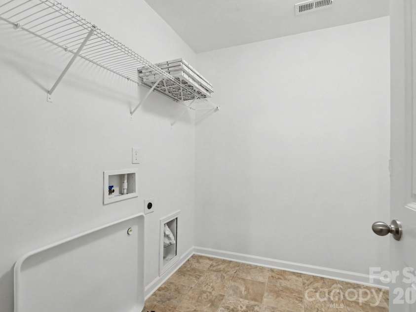 2318 Sonoma Valley Drive, Charlotte, NC 28214.  MLS# CAR4411062, YatesRealty ID 45320. 