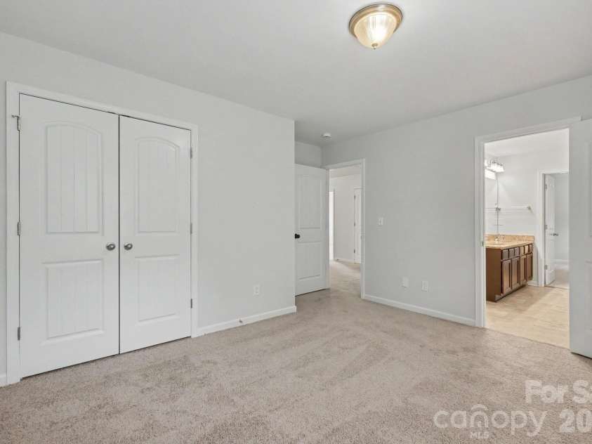 2318 Sonoma Valley Drive, Charlotte, NC 28214.  MLS# CAR4411062, YatesRealty ID 45320. 